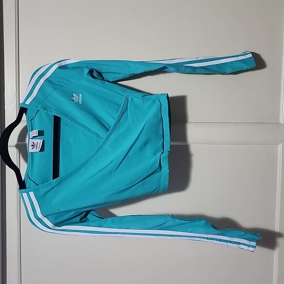 ADICOLOR CLASSICS CROP LONG SLEEVE TEE IN CYAN COLOR. - Picture 3 of 7